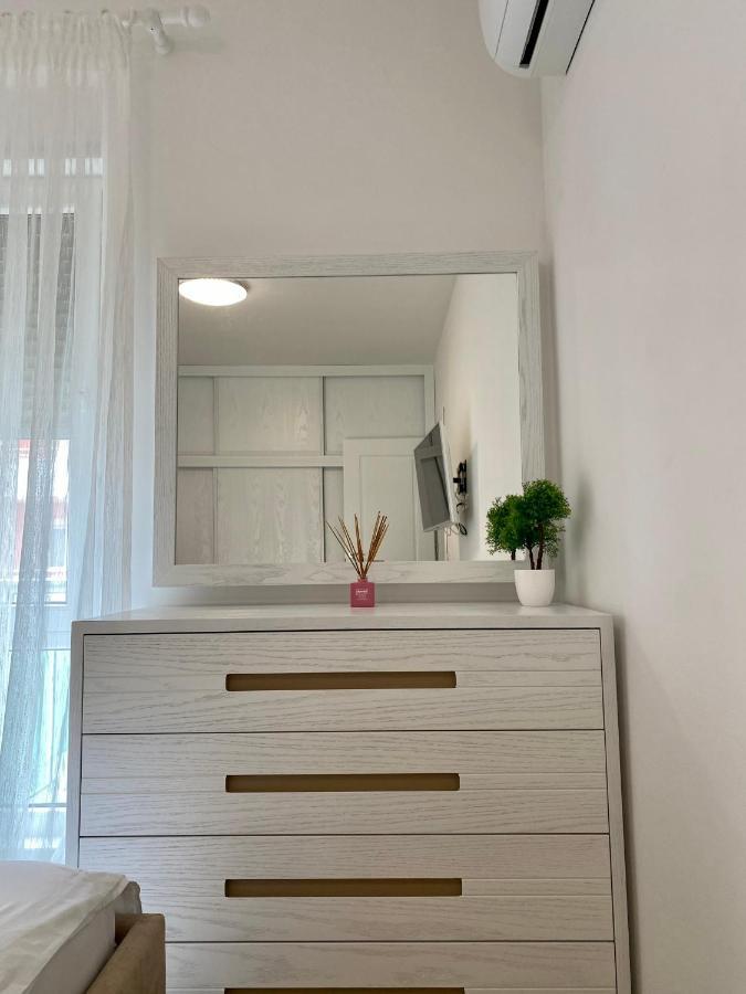Luxury Sea Side Apartament Wlora